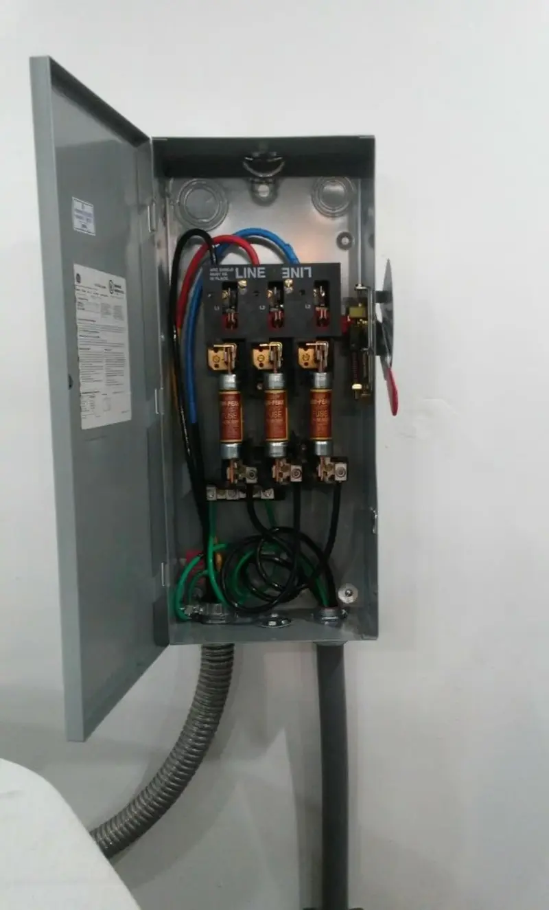 Three-phase disconnect switch installed for Smoke Detector Installation in La Mesa